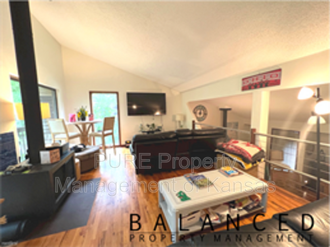 Building Photo - 4870 SW Skyline Pkwy