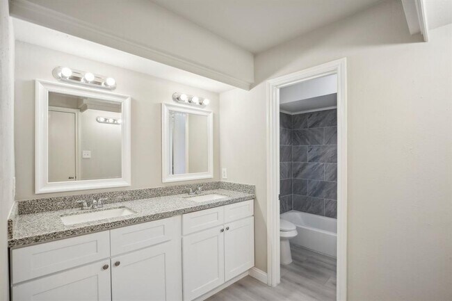 Building Photo - 6531 Coral Ridge Rd