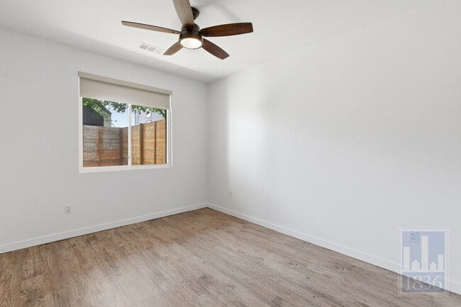 Building Photo - 505 Thelma Dr