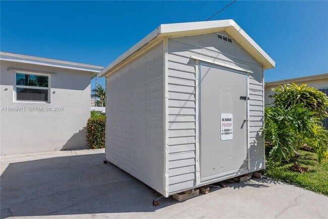 Building Photo - 326 SE 3rd Terrace