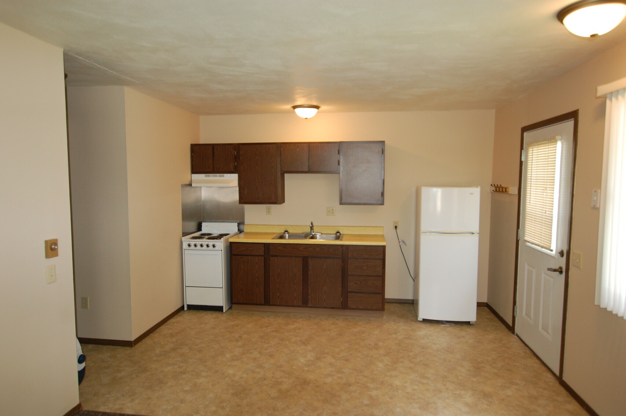 Building Photo - 1516 Gardenette Dr