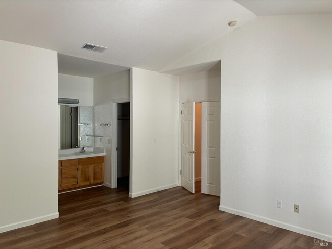Building Photo - 735 Amherst Cir