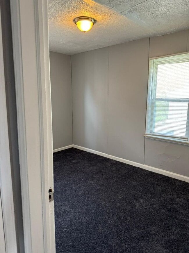 Building Photo - Detached Garage- 2 bathrooms - Section 8 A...