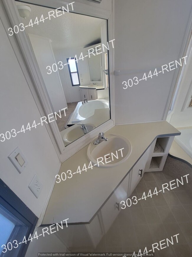 Building Photo - 3 Bedroom 2 Bath Mobile Home!