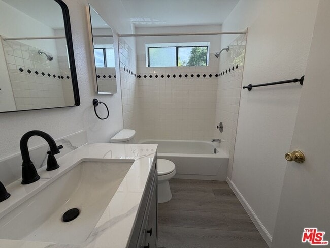 Building Photo - 1531 N Detroit St