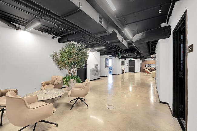 Building Photo - 398 NE 5th St