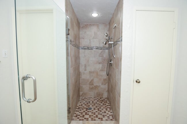 Building Photo - 3003 Planters St