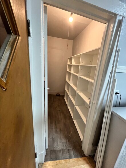 Kitchen Pantry - 2007 Darrow Ave
