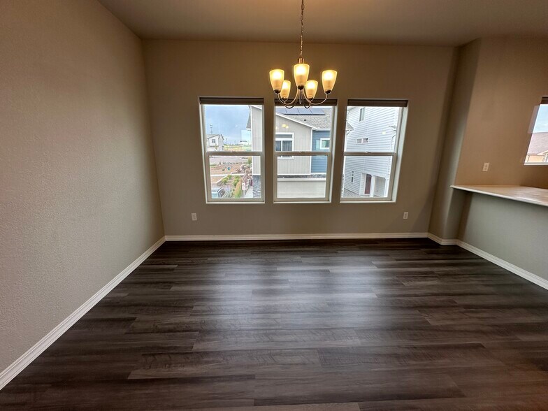 Building Photo - 7435 Gorgeted Quail Grv