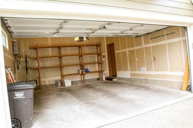 Building Photo - Spacious and Modern 4-Bedroom Home in Everett