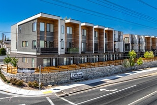 Building Photo - 23 Views Townhome