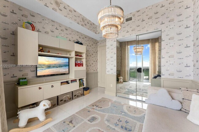 Building Photo - 15811 Collins Ave