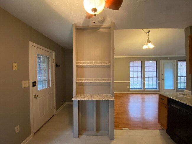 Building Photo - 1607 Salisbury Pl