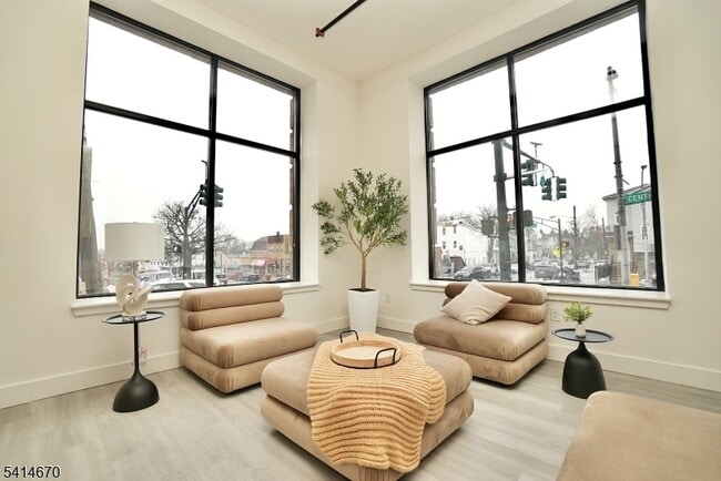 Building Photo - 536 Central Ave