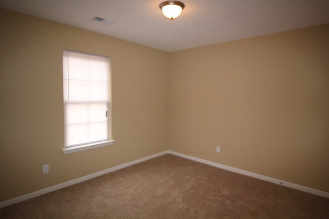 Building Photo - Great Location and Priced to Move-Cordova Home