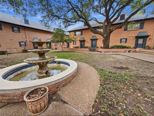 Building Photo - 6009 E University Blvd