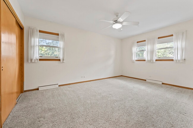 Building Photo - 407 E Berkshire Ln