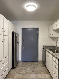 Building Photo - Studio Apartment - Available August 18th