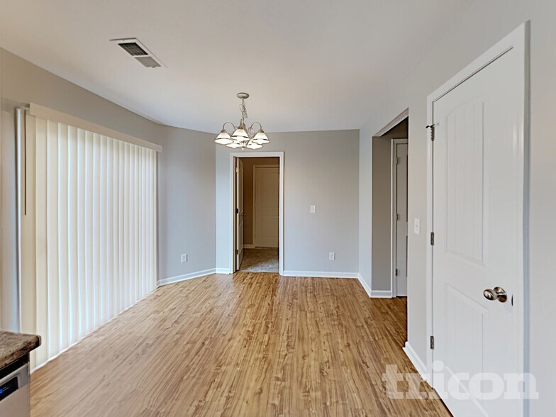 Building Photo - 300 Sunny Vw Dr