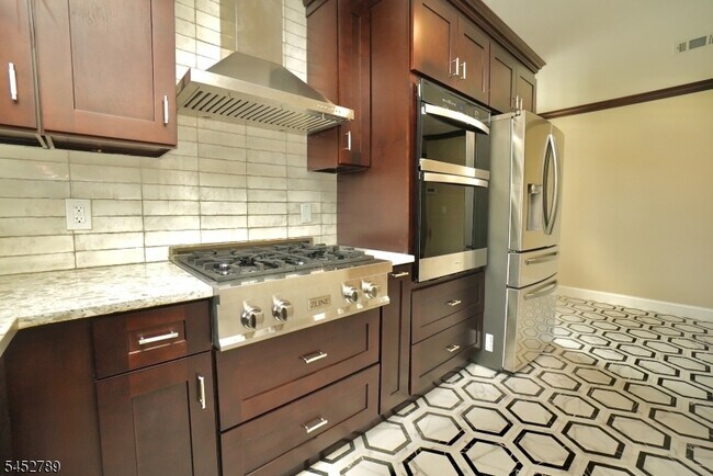 Building Photo - 31 Bellevue Ave