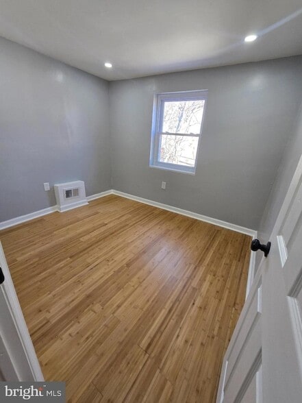 Building Photo - 3513 Mt Vernon St