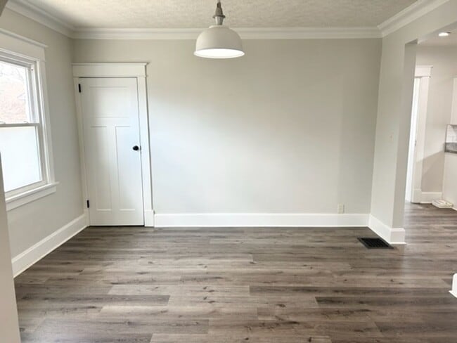 Building Photo - 1120 Hoefgen St