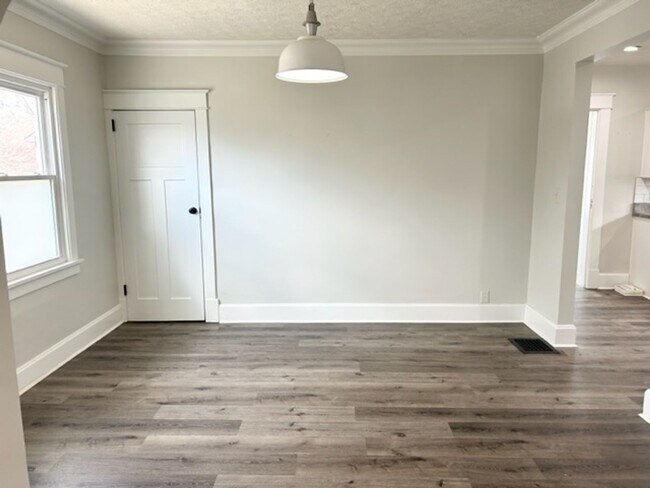 Building Photo - Spacious 2-Bed, 1.5-Bath Home in Indianapolis! Dual walk-in closets in both bedrooms!