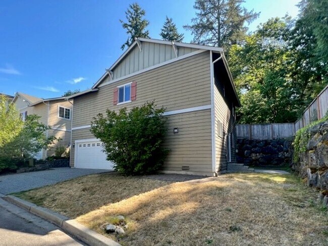 Building Photo - 3 bdrm 2.5 bth house