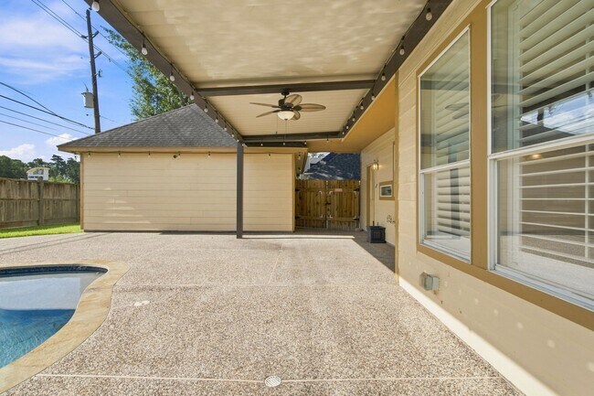 Building Photo - 24622 Okehampton Dr