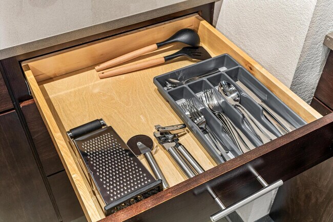 Building Photo - 301 N 7th Ave