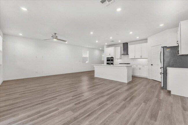 Building Photo - Gorgeous Five Bedroom in the SW! Solar panels!