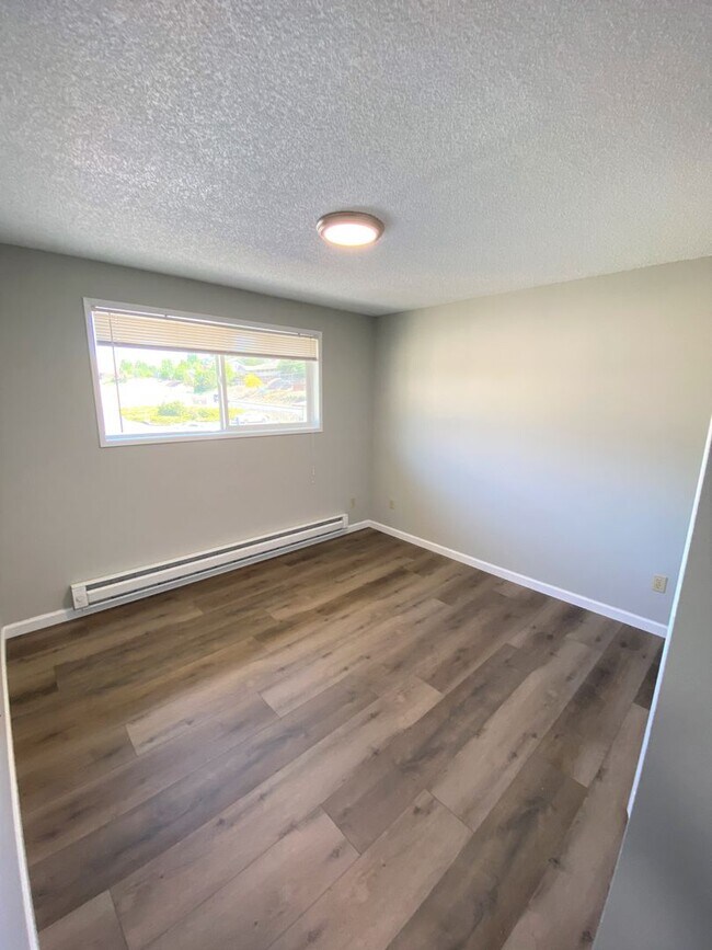 Building Photo - Beautifully Remodeled 2-Bedroom!