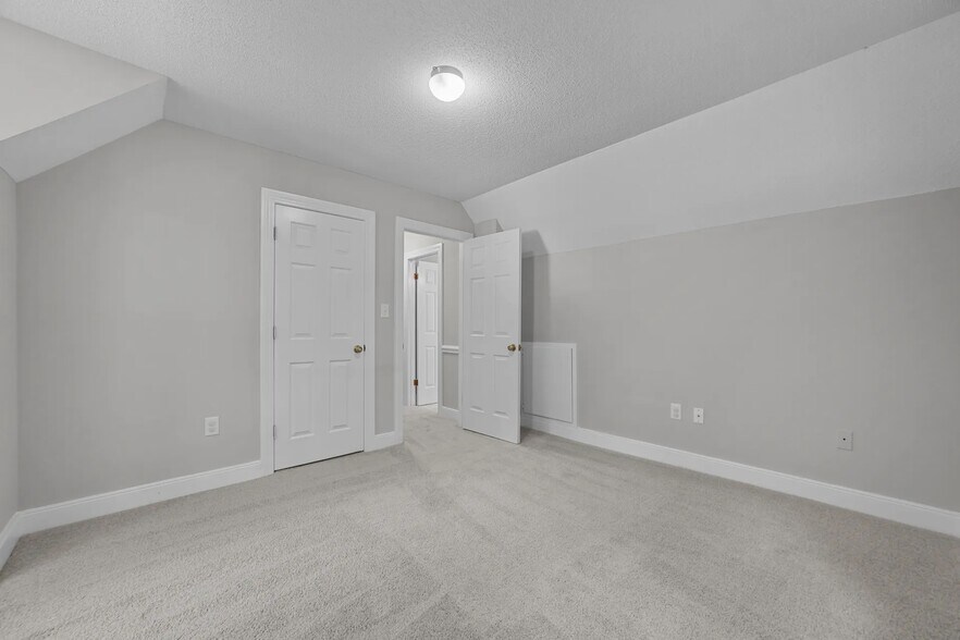 Building Photo - 112 Gawain Rd