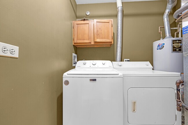 Building Photo - 1126 Regency Dr