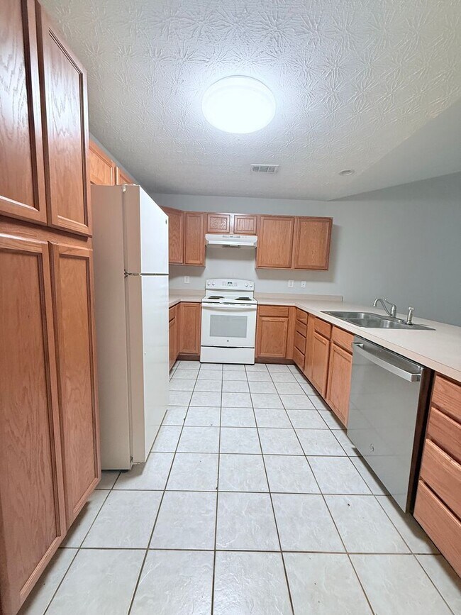 Building Photo - 4003 Hidden Hollow Dr