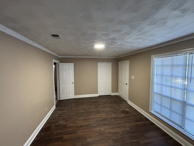 Building Photo - 3895 St Elmo Ave