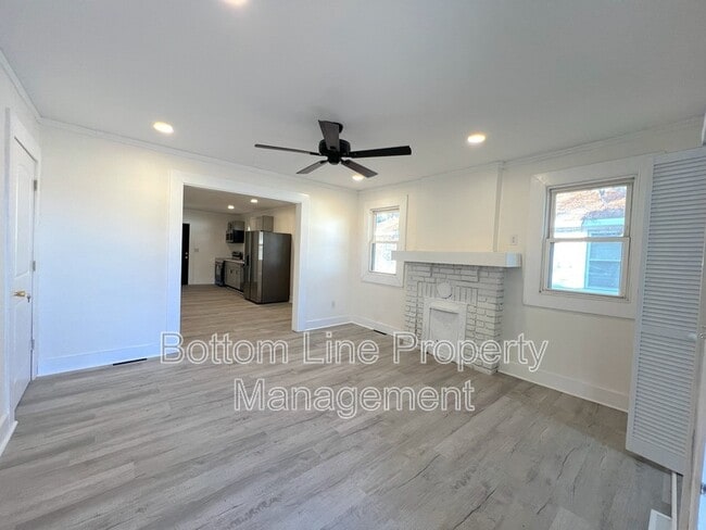 Building Photo - 218 Norwood Dr