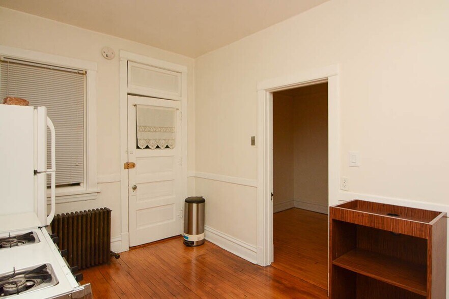 Building Photo - 3422 N Lincoln Ave