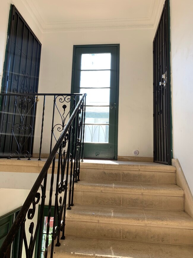 Upstairs unit - 3622 W Adams Blvd