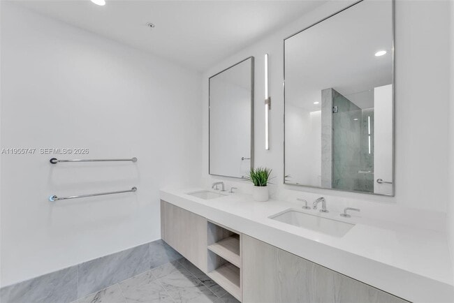 Building Photo - 9221 E Bay Harbor Dr