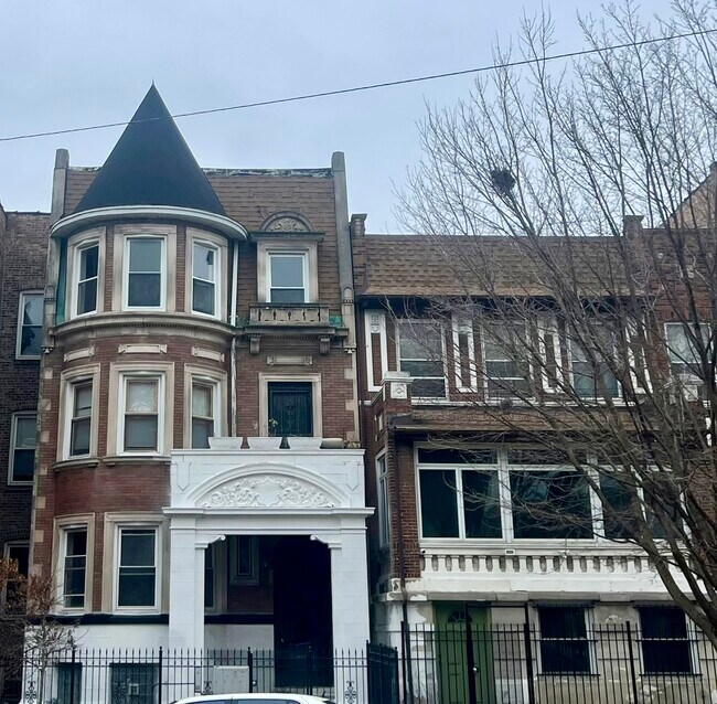 Primary Photo - 4944 S Michigan Ave