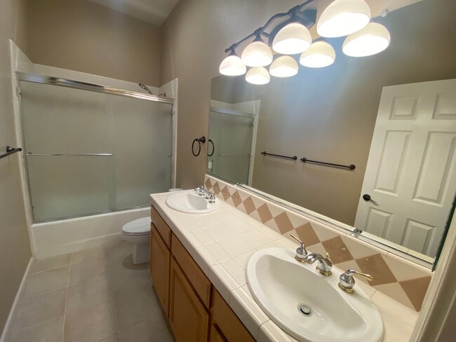 Building Photo - 4 bedroom in Paso Robles