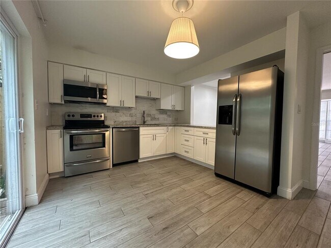 Building Photo - 308 S Bungalow Park Ave
