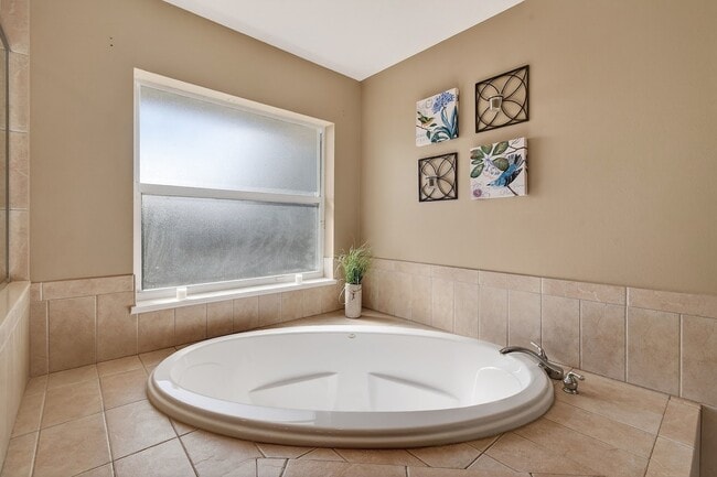 Building Photo - 3221 SE Quay St