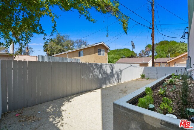 Building Photo - 2523 S Orange Dr