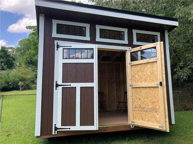 Building Photo - 2274 Greenway Dr