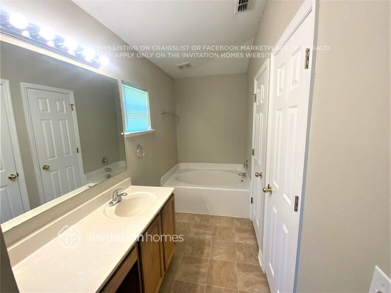 Building Photo - 1786 Hearth Street