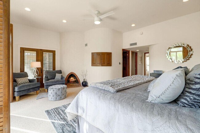 Building Photo - Beautiful 5 bed/4 bath + Den in Desirable Paradise Valley