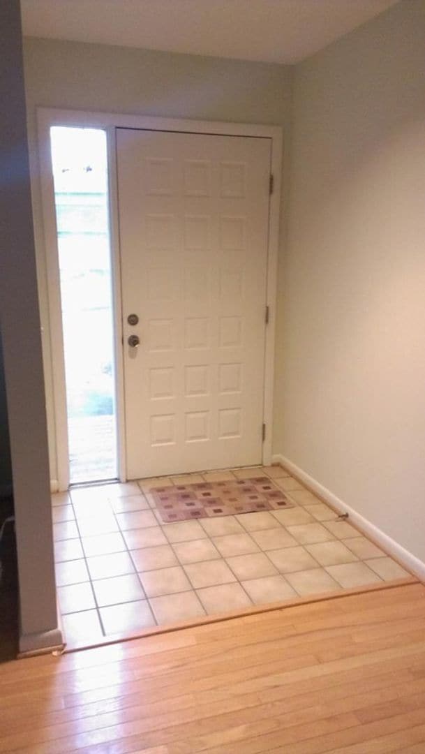 Building Photo - Woods Edge End Town Home with 2 Car Garage - Rent TBD