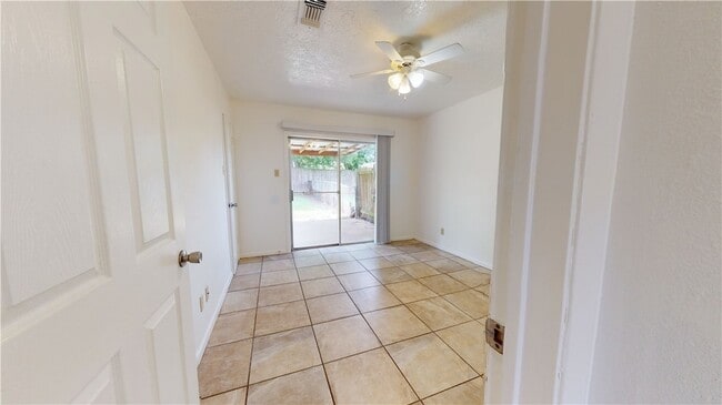 Building Photo - 809 Llano Pl